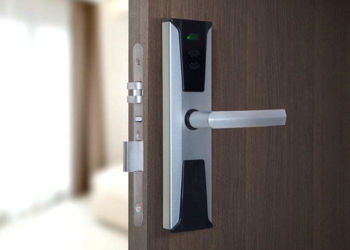 Cac-mo-hinh-co-san-va-tinh-nang-cua-khoa-cua-dien-tu-cho-nha-o